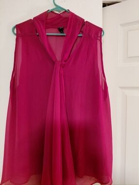 ELLE Sleeveless Tie-Neck Blouse in Fuchsia Pink